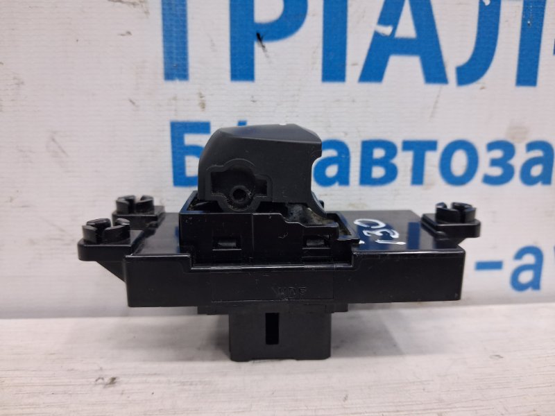 Кнопка стеклоподъемника I30 2011-2017 GD 1.6 diesel D4FB