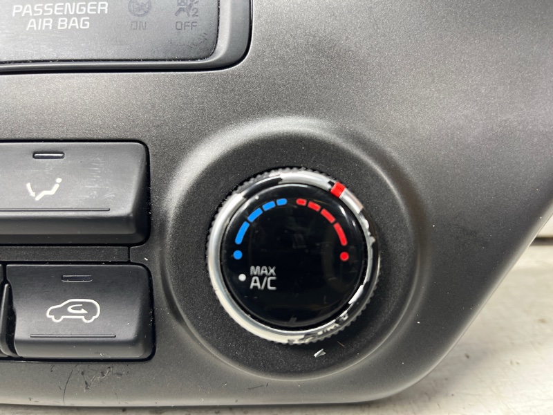 Блок управления кондиционером Kia Sportage QL 1.7 diesel D4FD