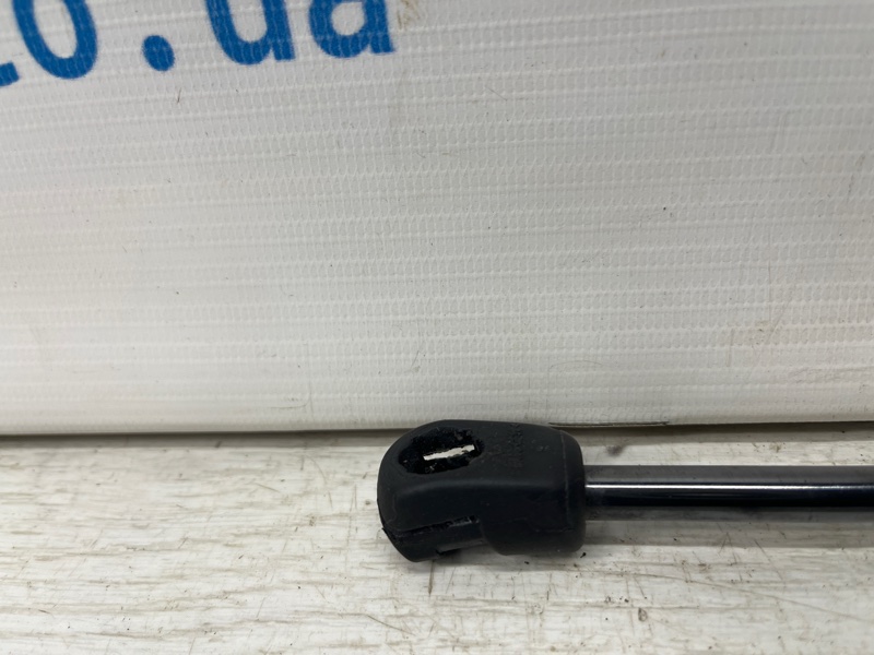 Амортизатор крышки багажника Kia Sportage QL 1.7 diesel D4FD