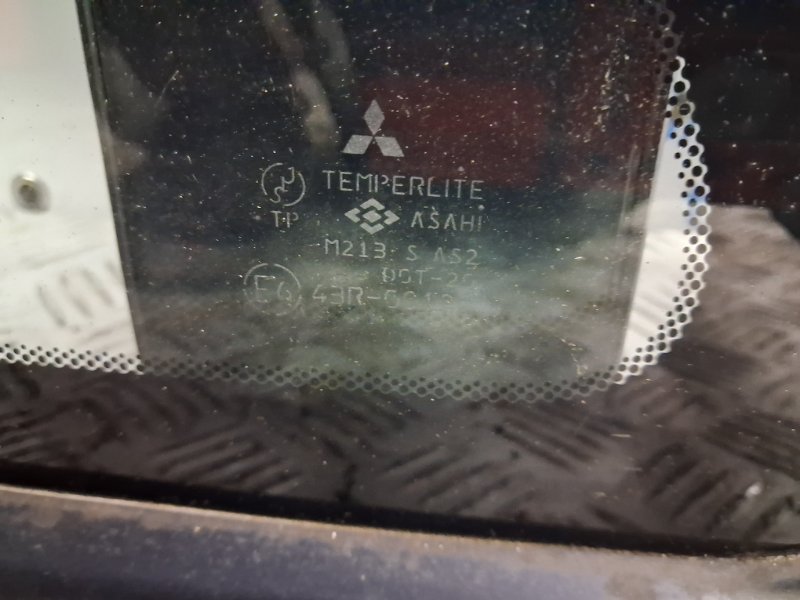 Стекло в кузов заднее левое Mitsubishi Outlander cu 2.4 бензин 4G69