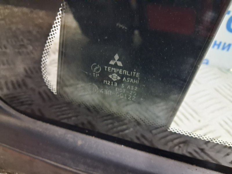 Стекло в кузов заднее правое Mitsubishi Outlander cu 2.4 бензин 4G69
