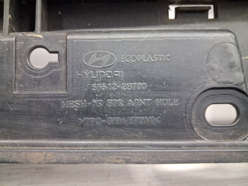 Решетка бампера центральная Santa fe 2005-2012 CM 2.2 diesel D4HB