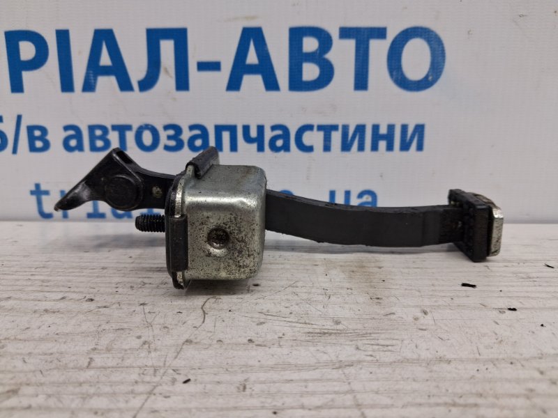 Ограничитель двери задний правый Kia Sportage 2015-2022 QL 1.7 diesel D4FD 79490D9000 Б/У