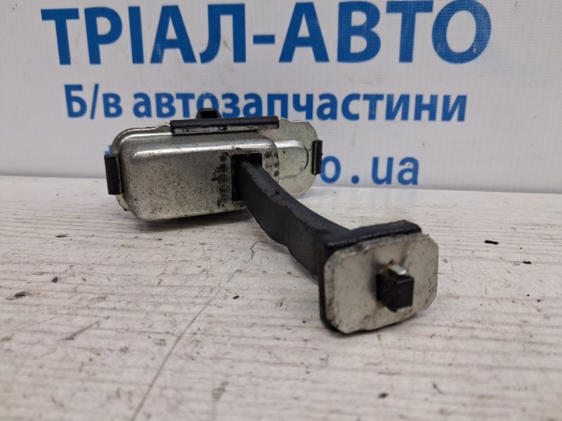 Ограничитель двери задний правый Kia Sportage QL 1.7 diesel D4FD