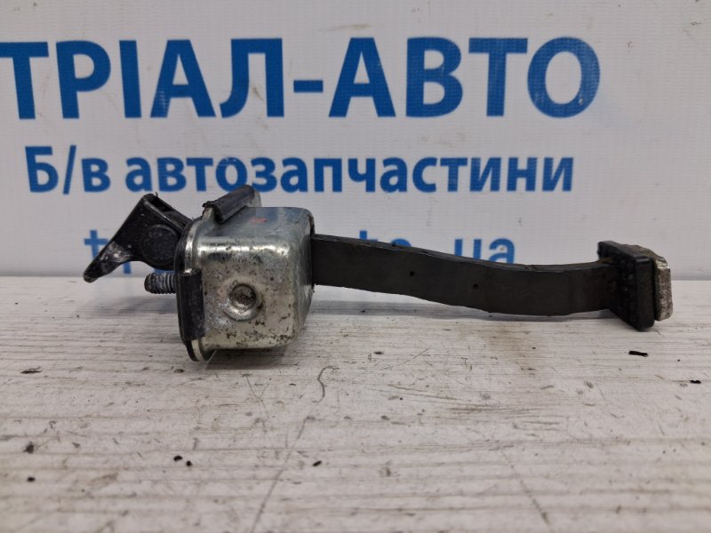 Ограничитель двери передний правый Kia Sportage 2015-2022 QL 1.7 diesel D4FD 79390F1000 Б/У