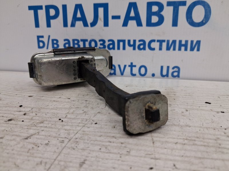 Ограничитель двери передний правый Kia Sportage QL 1.7 diesel D4FD