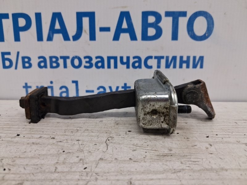 Ограничитель двери передний левый Hyundai I30 2011-2017 GD 1.6 diesel D4FB 79380A6000 Б/У