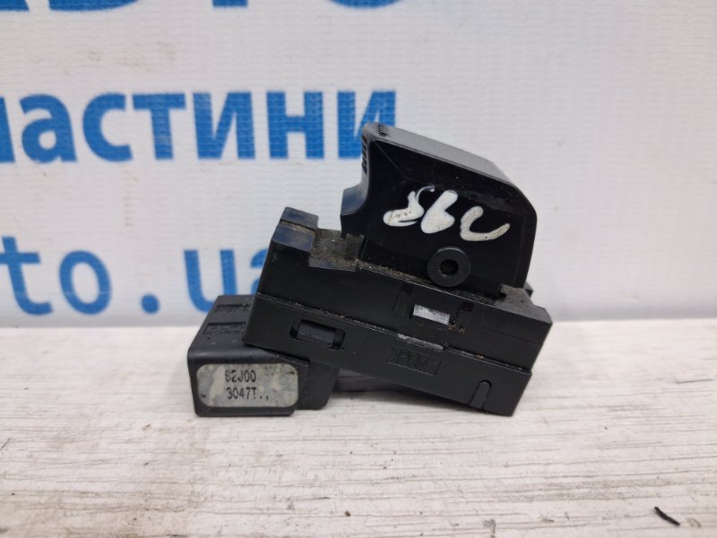 Кнопка стеклоподъемника Suzuki Grand Vitara 2005-2016 JT 2.0 Бензин J20A 3799562J00 Б/У