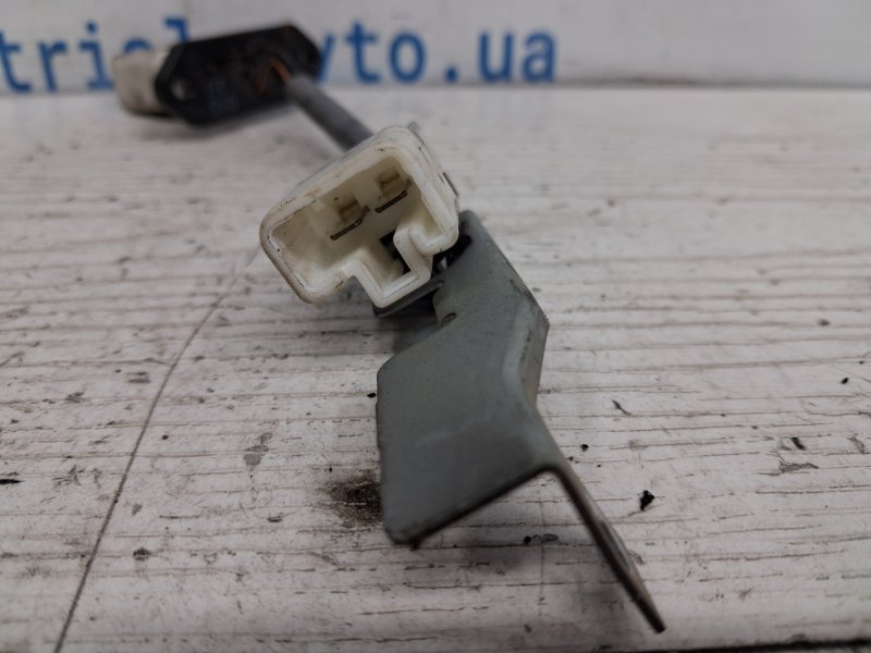 Резистор печки Toyota Land Cruiser J100 4.7