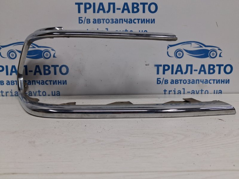 Накладка правая Mitsubishi Pajero Sport 1996-2008 K9 3.0 бензин 6G72 MR563372 Б/У