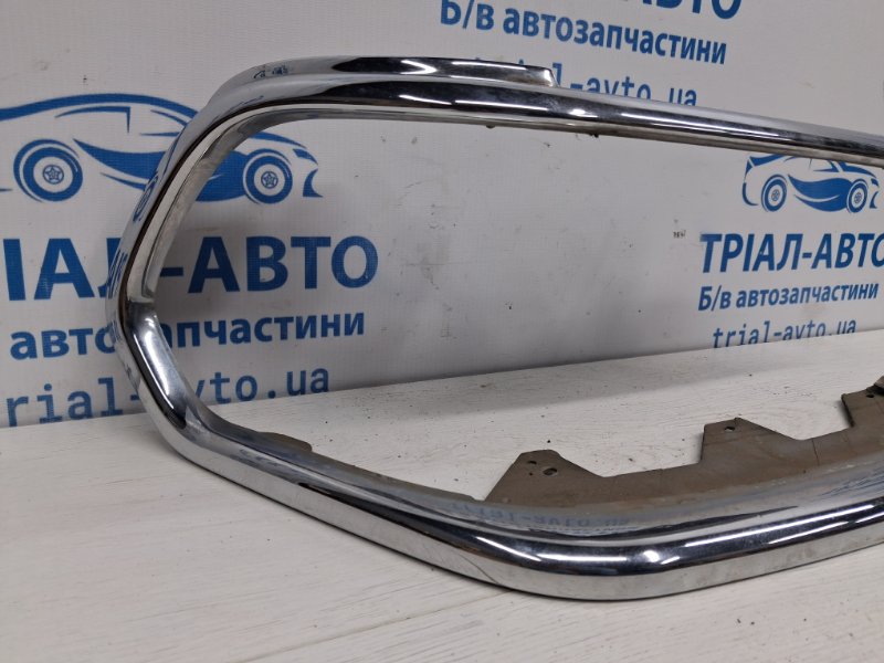 Накладка правая Pajero Sport 1996-2008 K9 3.0 бензин 6G72