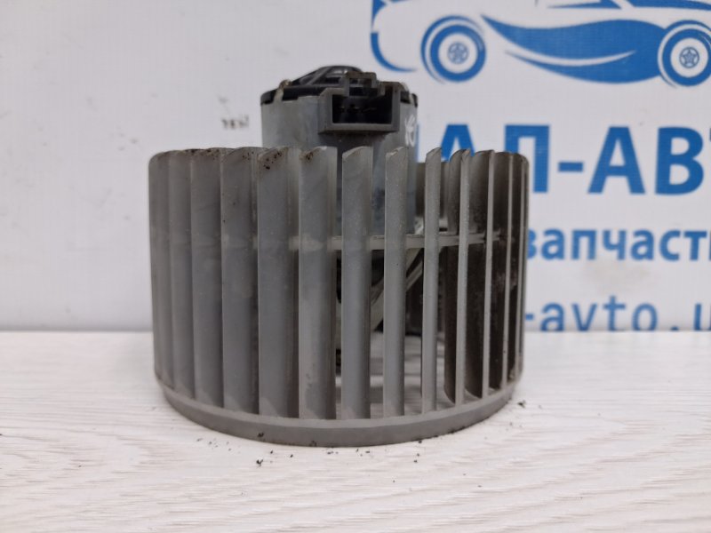 Моторчик печки Toyota Land Cruiser 1998-2007 J100 4.7 8710526040 Б/У