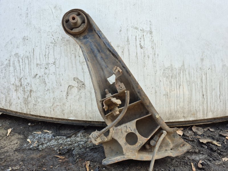 Рычаг задней подвески продольный левый Lancer 2003-2009 9 1.6 Бензин 4G18