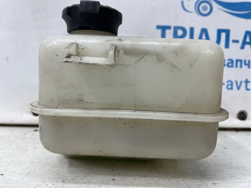 Бачок радиатора (расширительный) Kia Sportage SL 1.7 diesel D4FD Бачок радиатора (расширительный) Kia Sportage SL 1.7 diesel D4FD