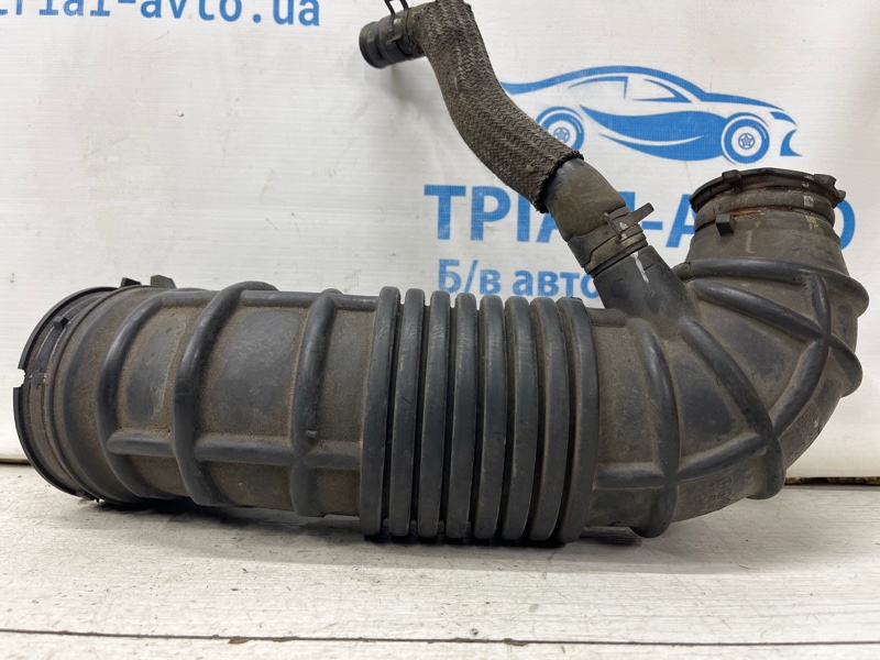 Патрубок воздушного фильтра Kia Sportage 2010-2016 SL 1.7 diesel D4FD 281382Y300 Б/У