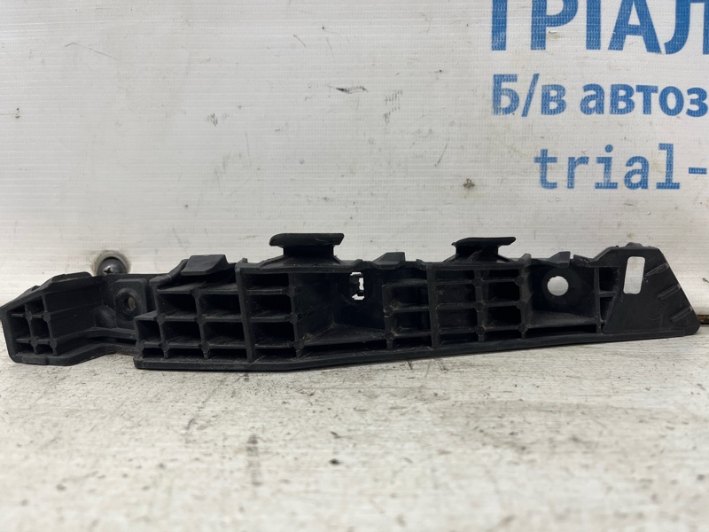 Кронштейн бампера передний правый Kia Sportage 2010-2016 SL 1.7 diesel D4FD 865143U000 Б/У