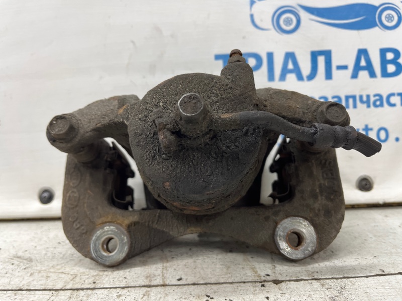 Суппорт передний правый Kia Sportage SL 1.7 diesel D4FD Суппорт передний правый Kia Sportage SL 1.7 diesel D4FD