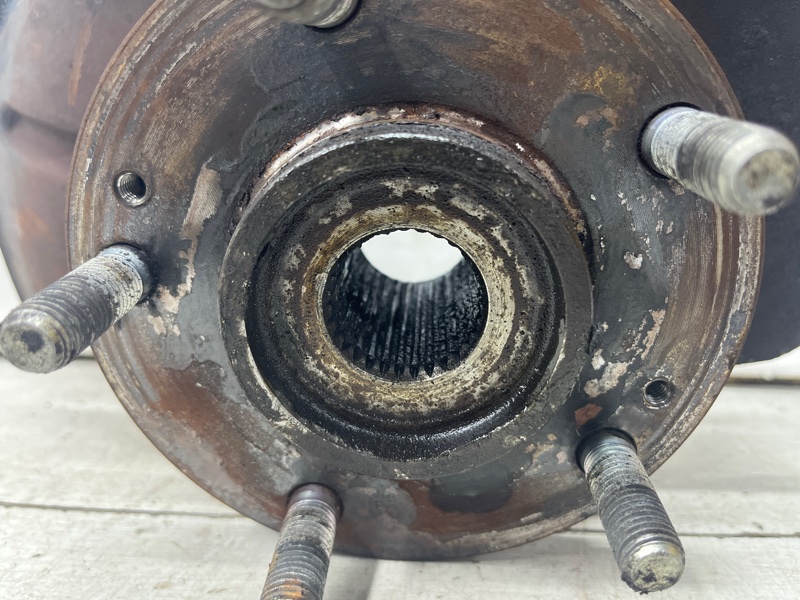 Кулак поворотный левый со ступицей Sportage 2010-2016 SL 1.7 diesel D4FD