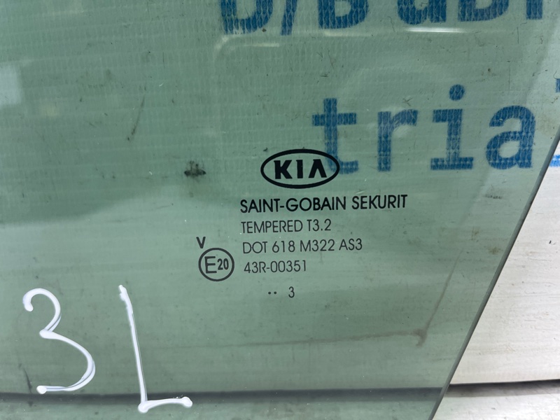 Стекло двери задней левой (форточка) Kia Sportage SL 1.7 diesel D4FD