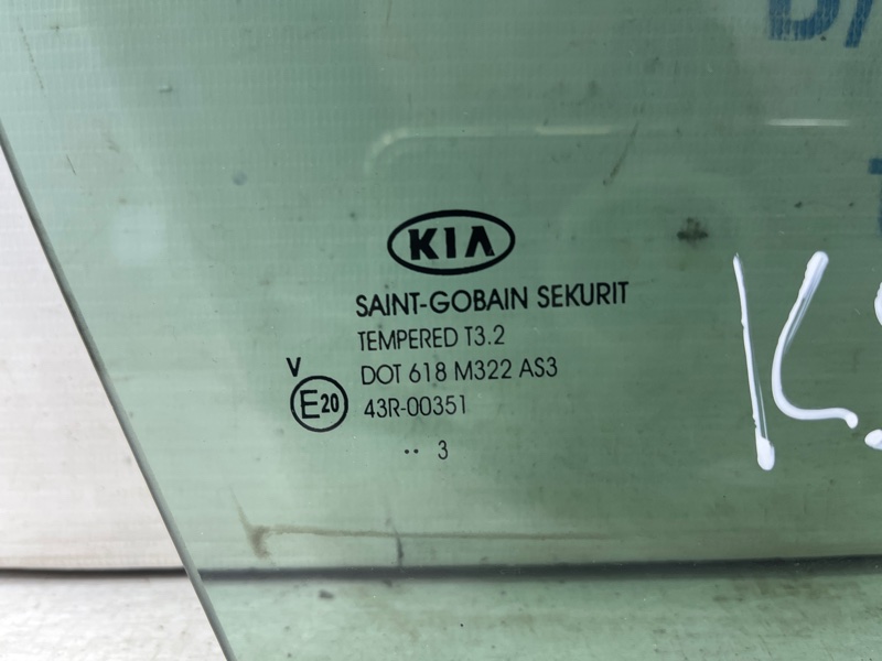 Стекло двери задней правой (форточка) Kia Sportage SL 1.7 diesel D4FD