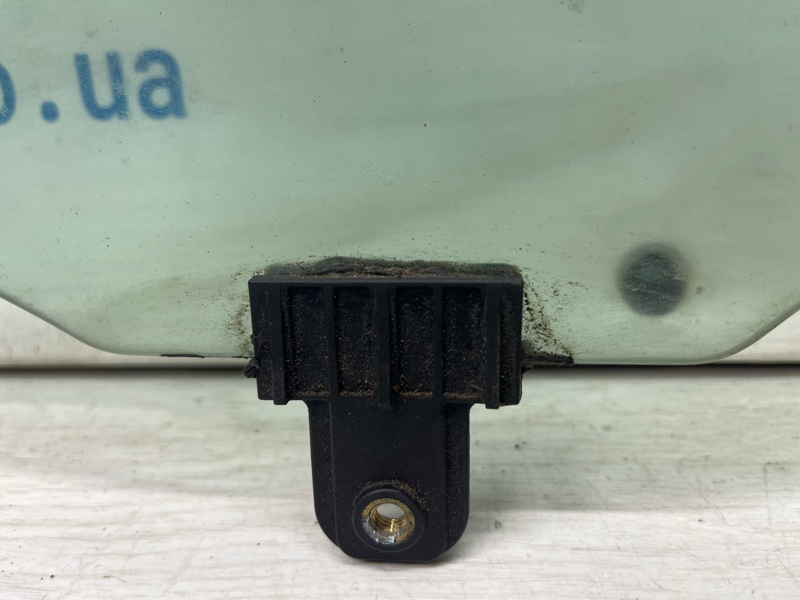 Стекло двери переднее левое Kia Sportage SL 1.7 diesel D4FD