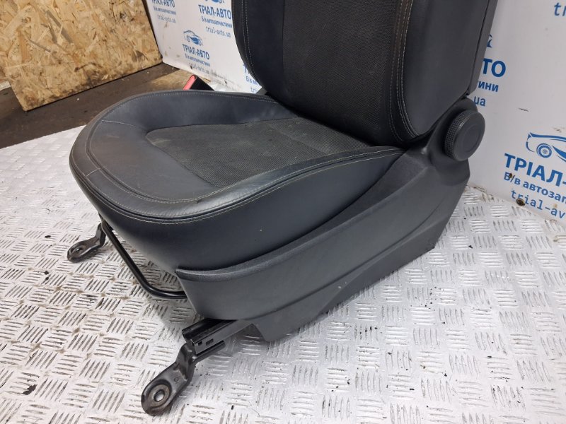 Сиденье переднее левое Sportage 2010-2016 SL 1.7 diesel D4FD