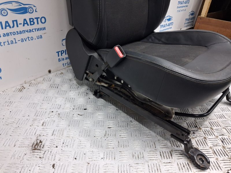 Сиденье переднее левое Sportage 2010-2016 SL 1.7 diesel D4FD