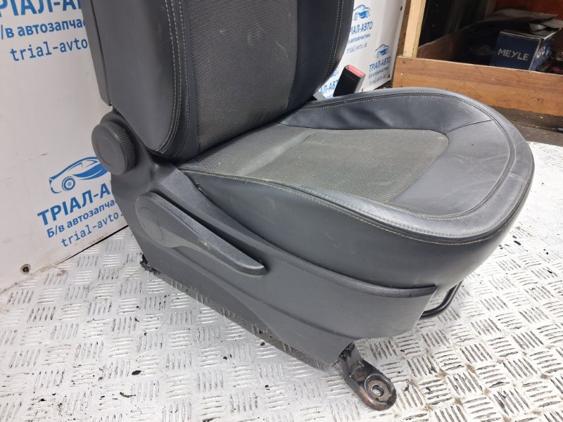 Сиденье переднее правое Sportage 2010-2016 SL 1.7 diesel D4FD