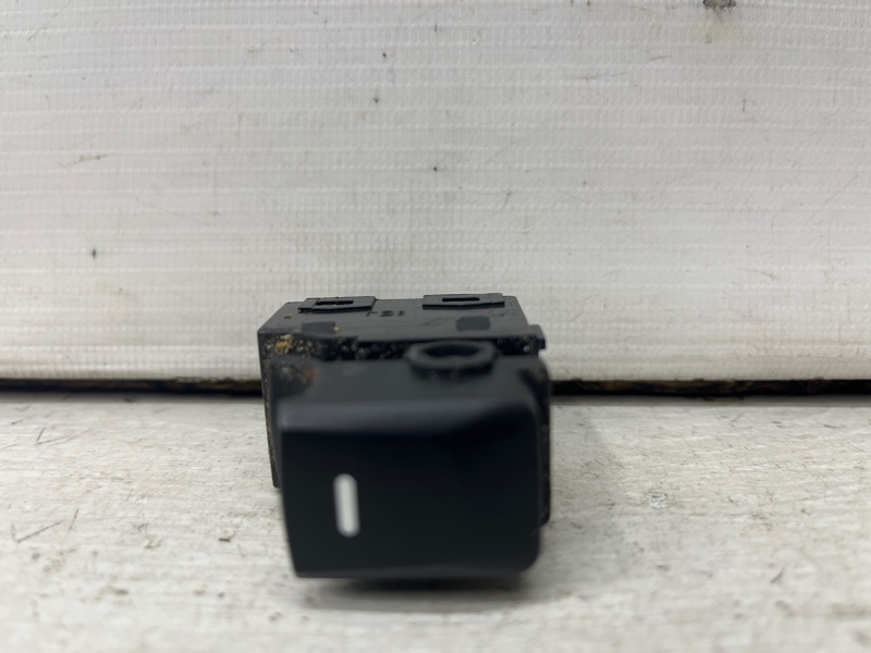 Кнопка стеклоподъемника Kia Sportage 2010-2016 SL 1.7 diesel D4FD 935751H000 Б/У