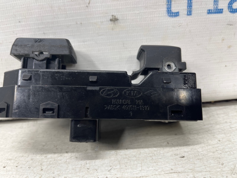 Кнопка стеклоподъемника Kia Sportage SL 1.7 diesel D4FD