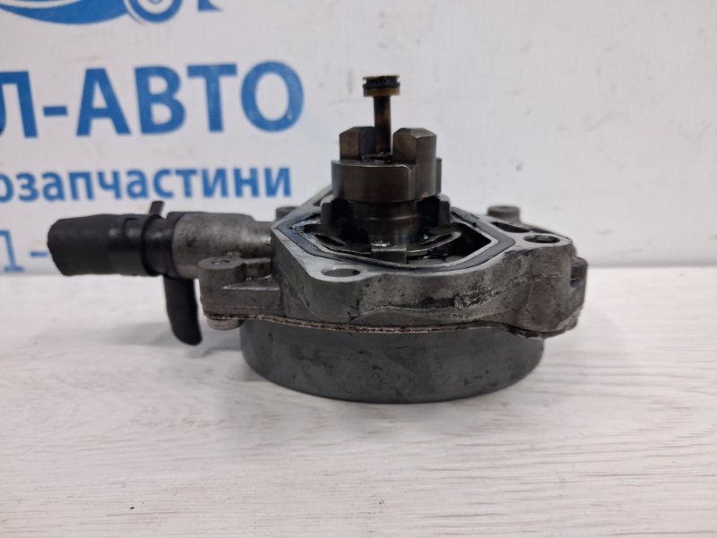 Насос вакуумный Kia Sportage SL 1.7 diesel D4FD