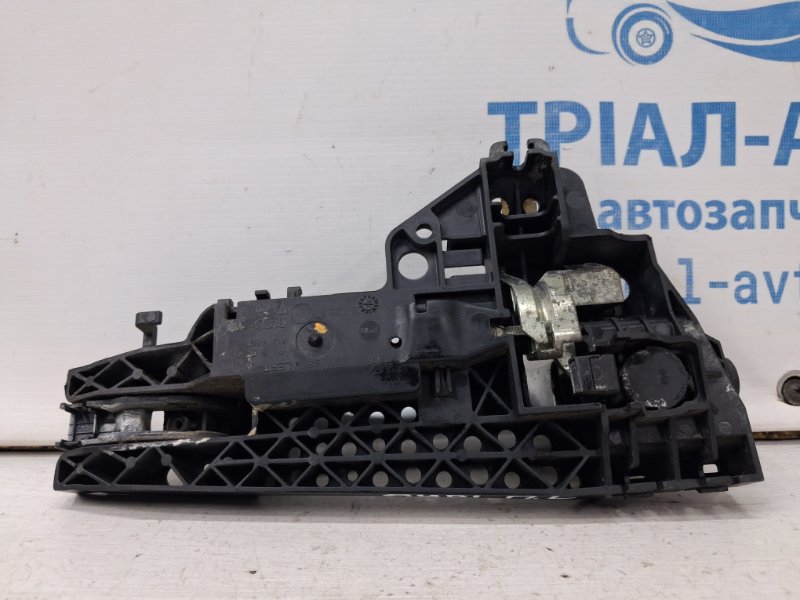 Ручка двери внешняя передняя левая