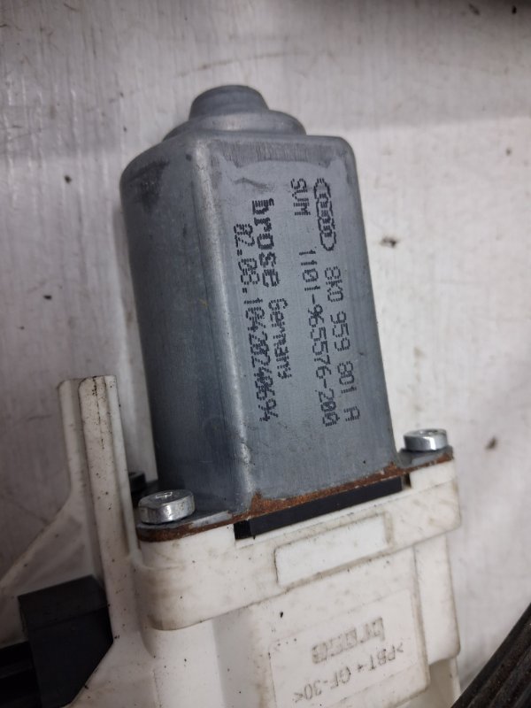 Стеклоподъемник передний левый A4 B8