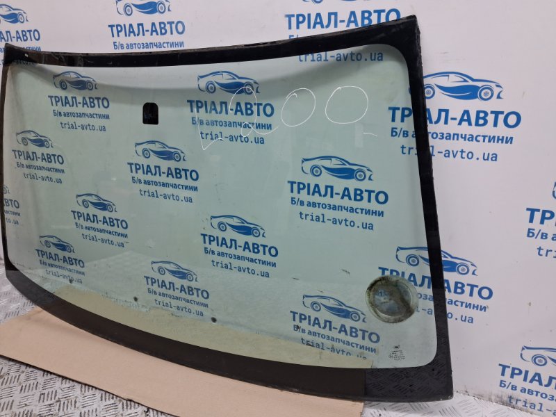 Стекло лобовое Mitsubishi L200 KB 2.5 дизель 4D56U МКПП