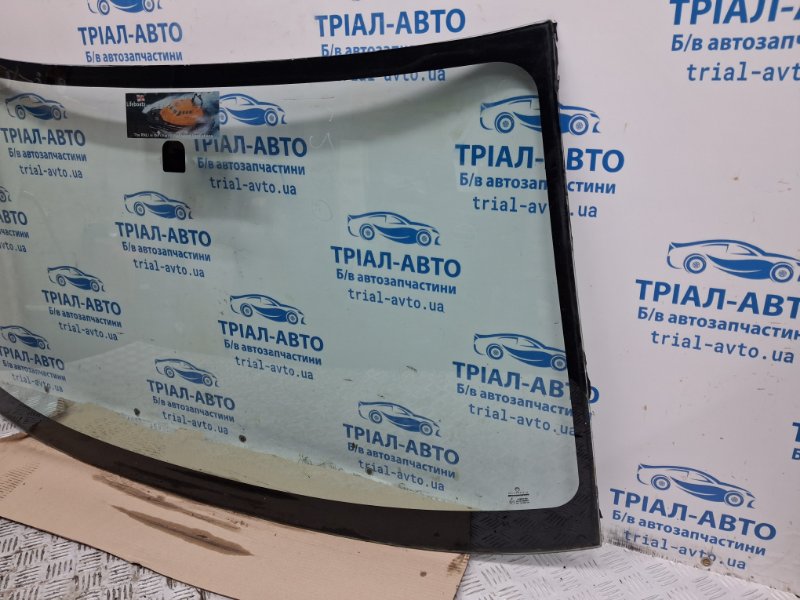 Стекло лобовое Mitsubishi L200 KB 2.5 дизель 4D56U МКПП