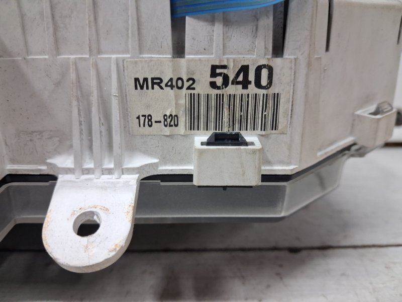 Приборная панель Pajero Wagon 1999-2006 3 3.2 Дизель 4M41