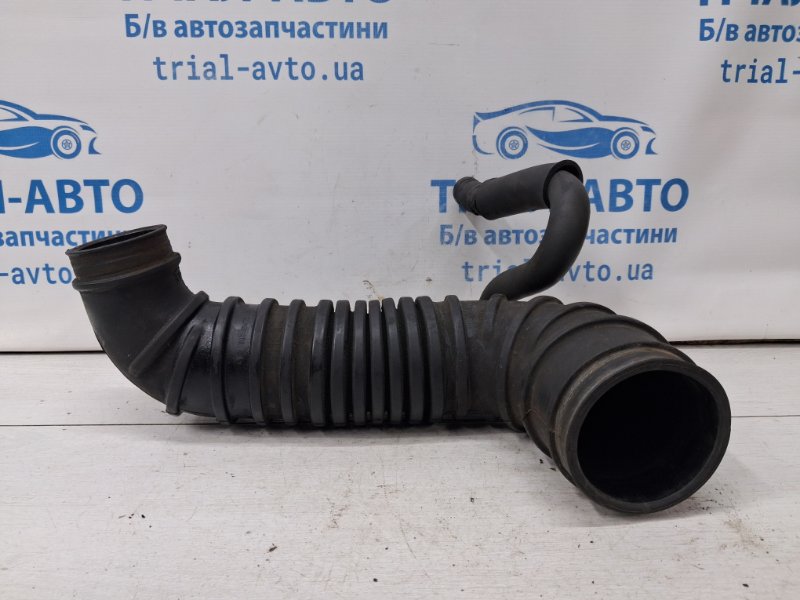 Патрубок воздушного фильтра Mitsubishi Pajero Wagon 1999-2006 3 3.2 Дизель 4M41 MR404734 Б/У