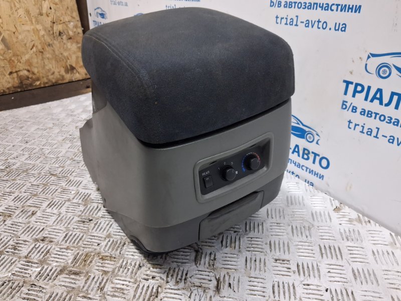 Подлокотник Mitsubishi Pajero Wagon 3 3.2 Дизель 4M41