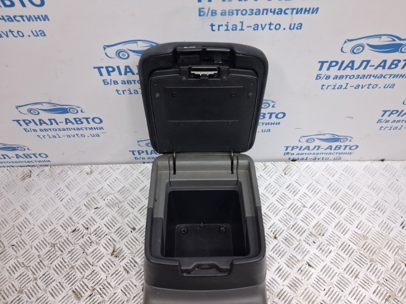 Подлокотник Pajero Wagon 1999-2006 3 3.2 Дизель 4M41