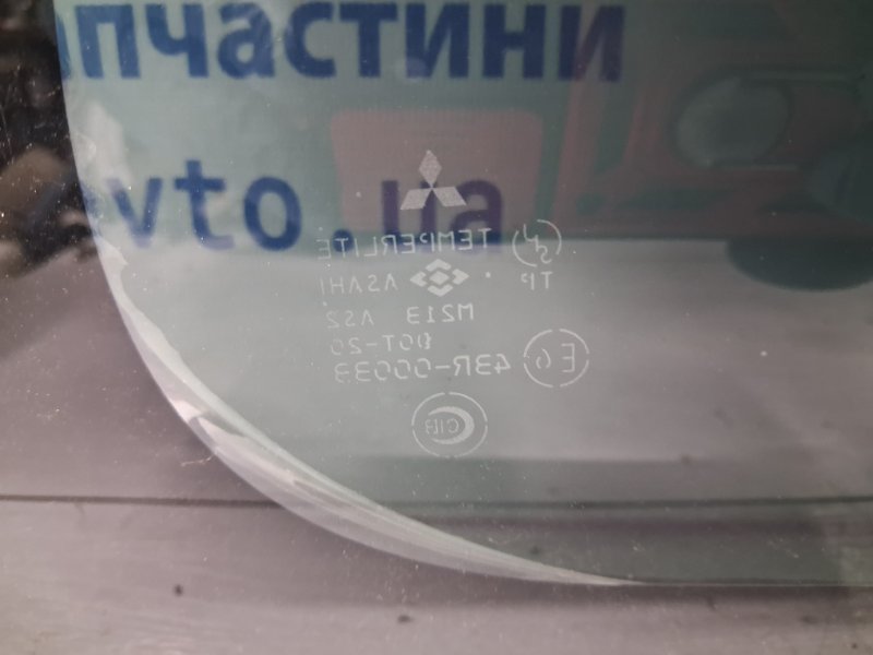 Стекло в кузов заднее правое Pajero Wagon 1999-2006 3 3.2 Дизель 4M41