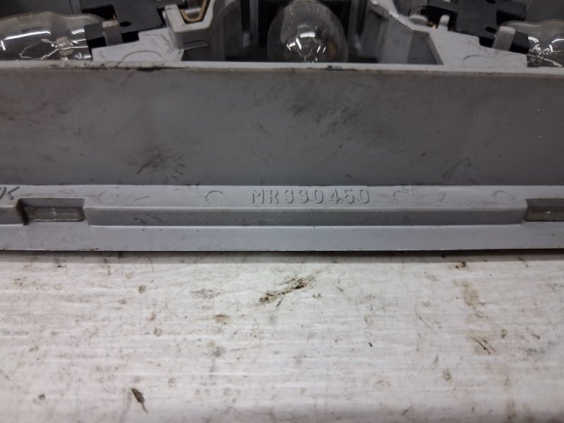 Плафон передний Mitsubishi Pajero Wagon 3 3.2 Дизель 4M41