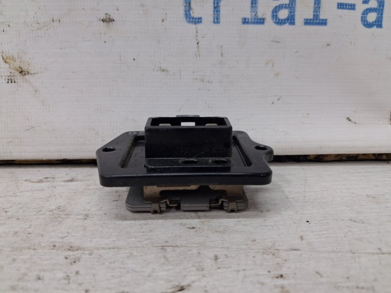 Резистор печки Mitsubishi Pajero Wagon 1999-2006 3 3.2 Дизель 4M41 MR513289 Б/У