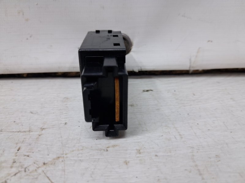 Кнопка противотуманок Mitsubishi Pajero Wagon 3 3.2 Дизель 4M41