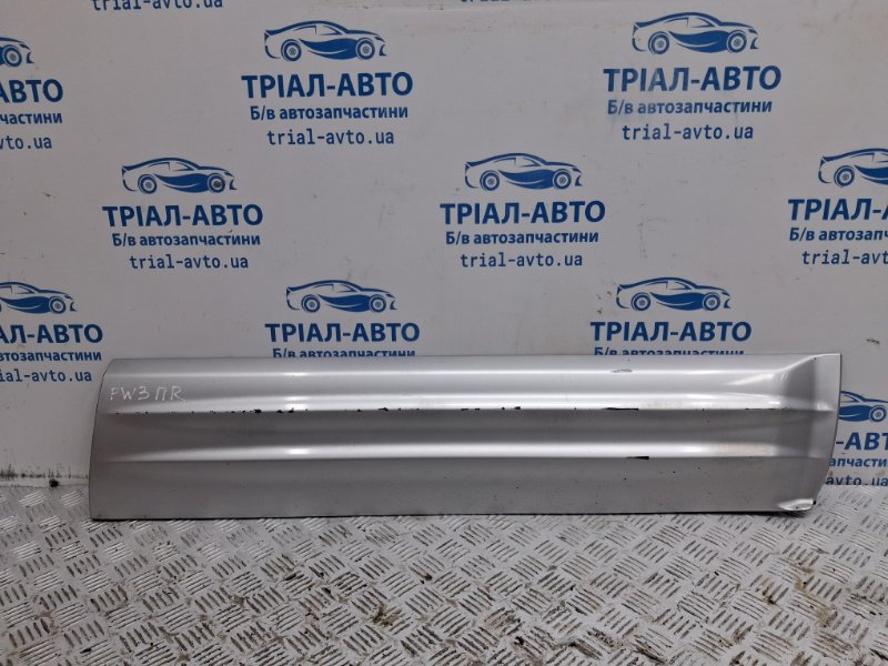 Накладка двери передняя правая Mitsubishi Pajero Wagon 1999-2006 3 3.2 Дизель 4M41 MR606222 Б/У