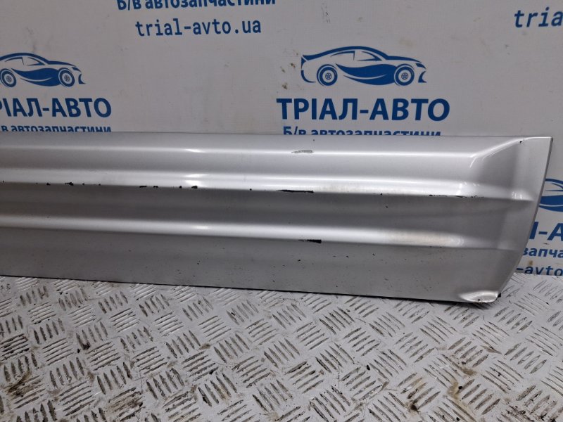 Накладка двери передняя правая Mitsubishi Pajero Wagon 3 3.2 Дизель 4M41