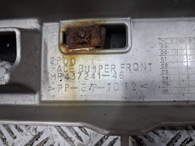 Бампер передний Pajero Wagon 1999-2006 3 3.2 Дизель 4M41