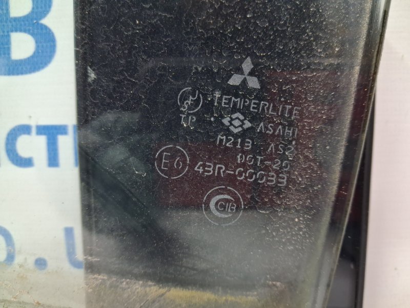 Стекло двери заднее левое Mitsubishi Pajero Wagon 3 3.2 Дизель 4M41