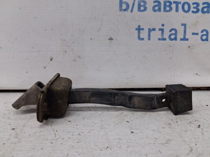 Ограничитель двери задний правый Mitsubishi Pajero Wagon 1999-2006 3 3.2 Дизель 4M41 MR380851 Б/У