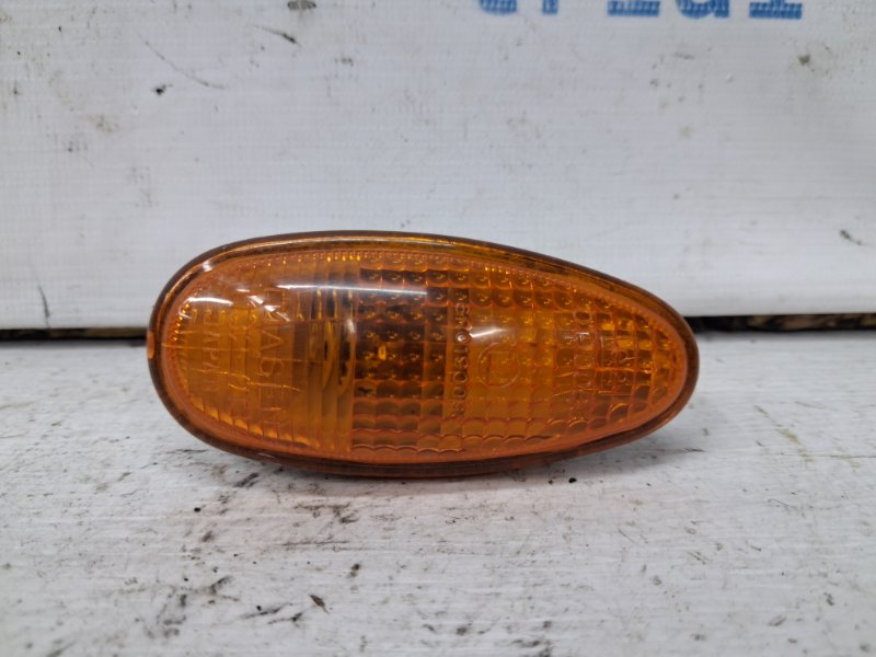 Повторитель поворотника Mitsubishi Pajero Wagon 1999-2006 3 3.2 Дизель 4M41 MR109488 Б/У