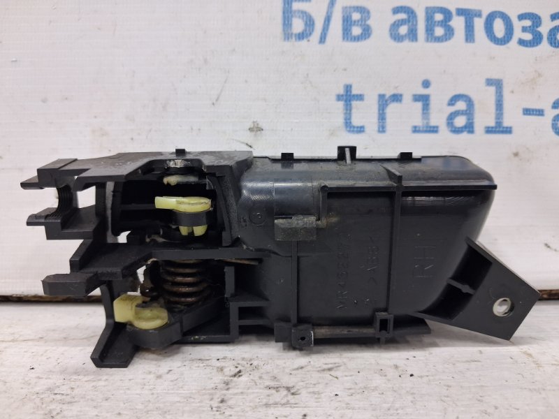 Ручка двери внутренняя правая Mitsubishi Pajero Wagon 3 3.2 Дизель 4M41